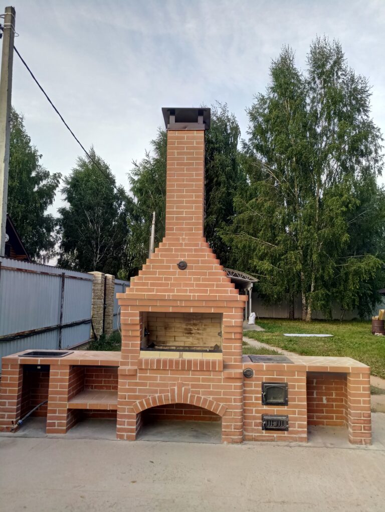 Иллюстрация к статье «Уличная печь из кирпича: чем отличается от мангала и барбекю»